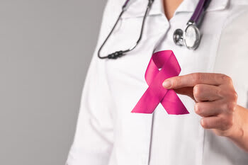 Outubro-Rosa-Conheca-os-15-direitos-da-mulher-com-cancer-scaled